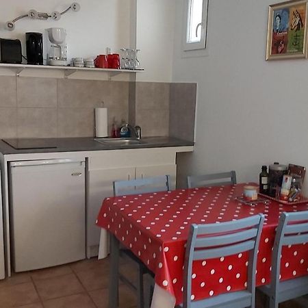L'Appartement De L'Eglise แซ็งต์-มารี-เดอ-ลา-แมร์ ภายนอก รูปภาพ