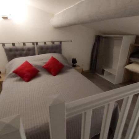 L'Appartement De L'Eglise แซ็งต์-มารี-เดอ-ลา-แมร์ ภายนอก รูปภาพ