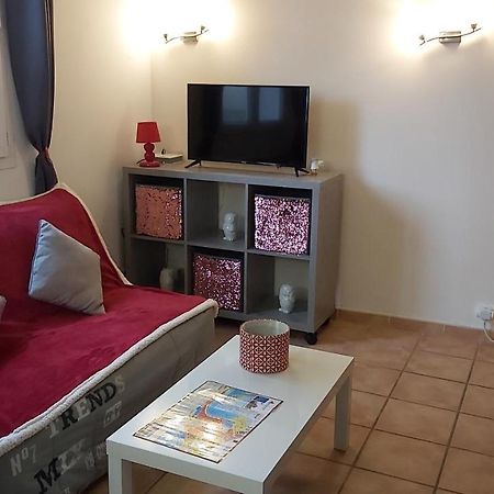 L'Appartement De L'Eglise แซ็งต์-มารี-เดอ-ลา-แมร์ ภายนอก รูปภาพ