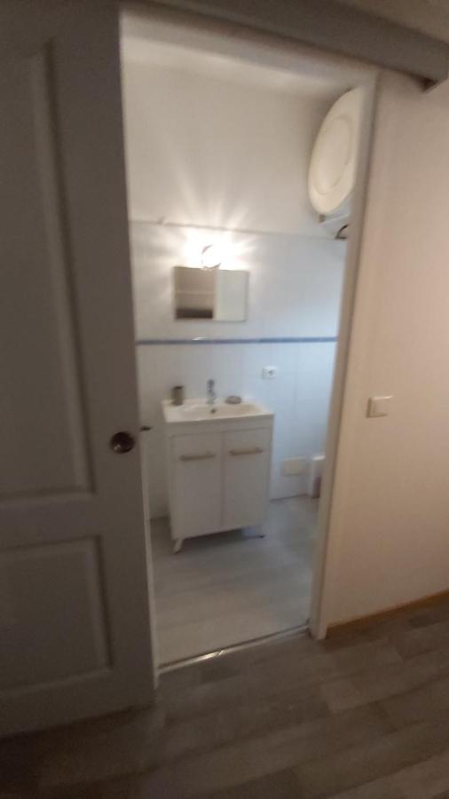 L'Appartement De L'Eglise แซ็งต์-มารี-เดอ-ลา-แมร์ ภายนอก รูปภาพ